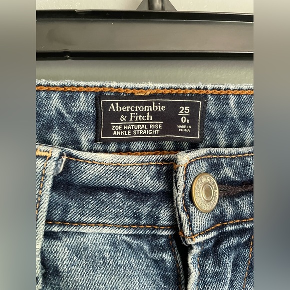 Abercrombie & Fitch Zoe Natural Rise Ankle Straight Jeans Size 25 - Picture 2 of 3